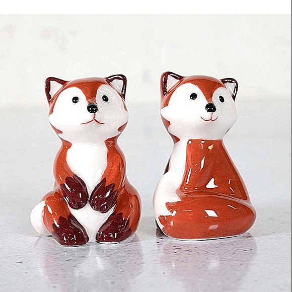 FOXES Mini Ceramic Salt & Pepper Shakers Stoneware NWT - Picture 1 of 4